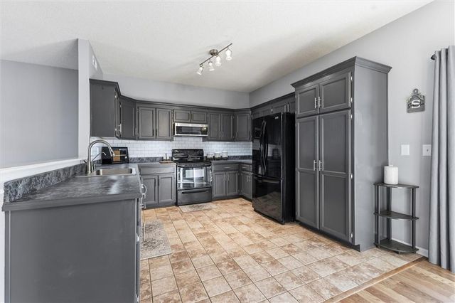 860 River Drive, Edwardsville, KS 66111