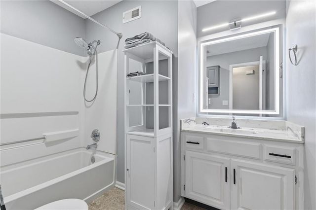 860 River Drive, Edwardsville, KS 66111