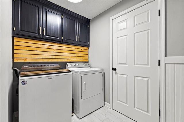 860 River Drive, Edwardsville, KS 66111
