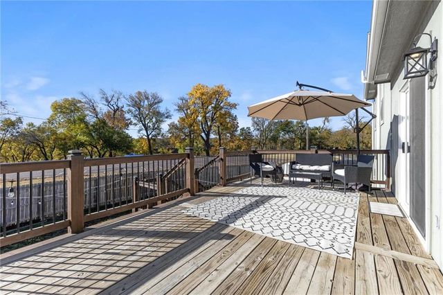 860 River Drive, Edwardsville, KS 66111