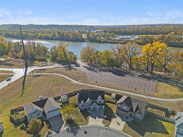 860 River Drive, Edwardsville, KS 66111
