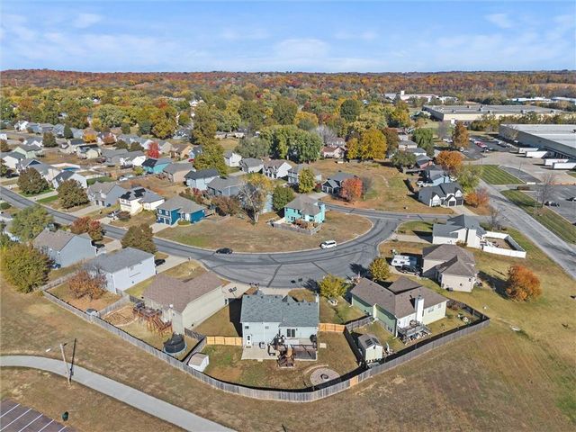 860 River Drive, Edwardsville, KS 66111
