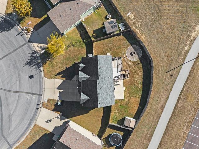 860 River Drive, Edwardsville, KS 66111