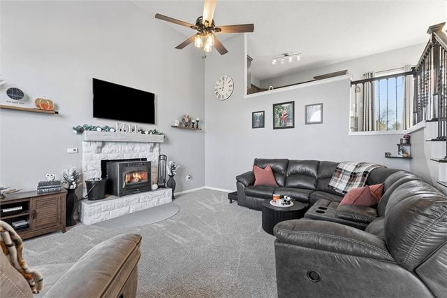 860 River Drive, Edwardsville, KS 66111
