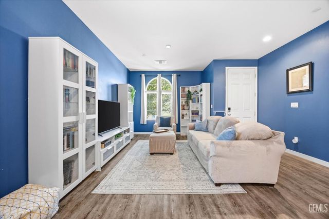 12513 Lautner Drive, Bakersfield, CA 93311