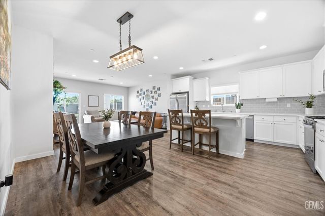 12513 Lautner Drive, Bakersfield, CA 93311