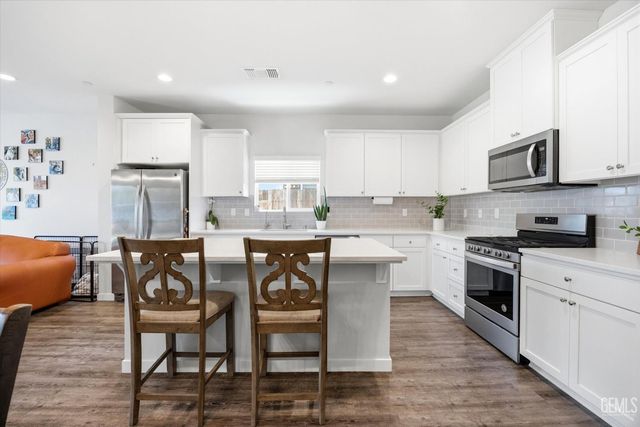 12513 Lautner Drive, Bakersfield, CA 93311
