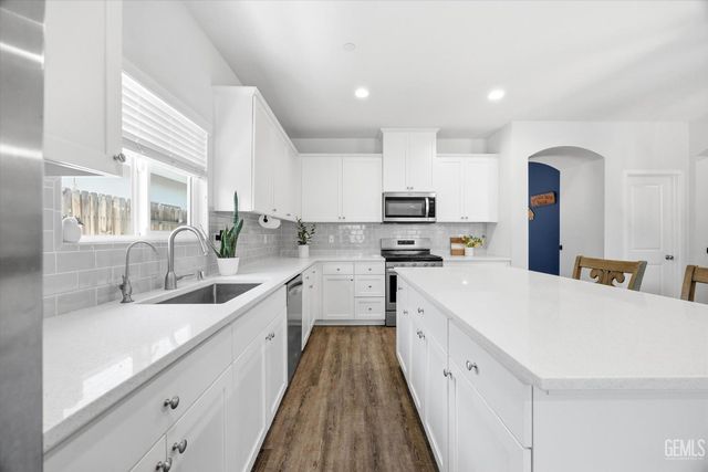 12513 Lautner Drive, Bakersfield, CA 93311