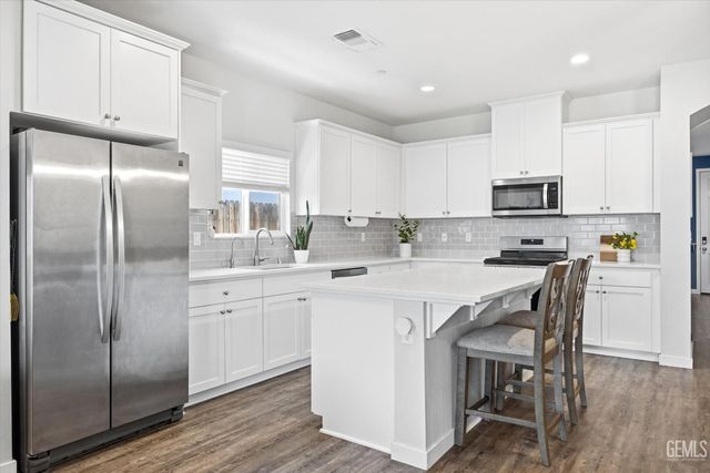 12513 Lautner Drive, Bakersfield, CA 93311
