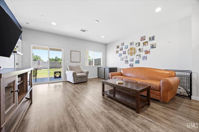 12513 Lautner Drive, Bakersfield, CA 93311