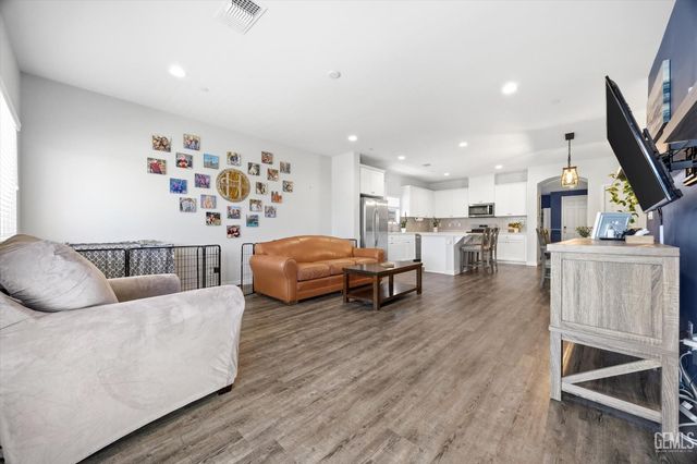 12513 Lautner Drive, Bakersfield, CA 93311