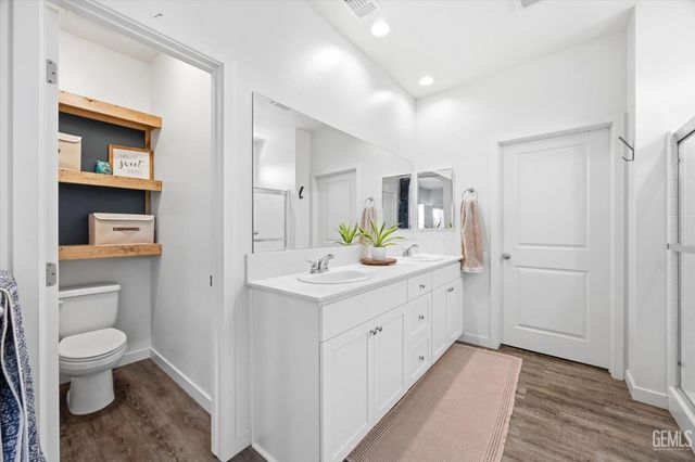 12513 Lautner Drive, Bakersfield, CA 93311