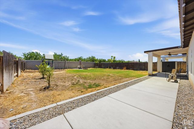 12513 Lautner Drive, Bakersfield, CA 93311