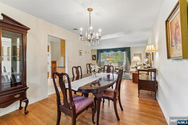 26 Burns Place, Cresskill, NJ 07626