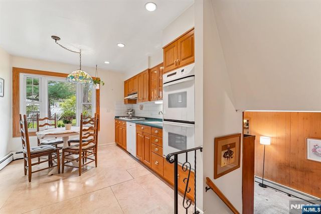 26 Burns Place, Cresskill, NJ 07626