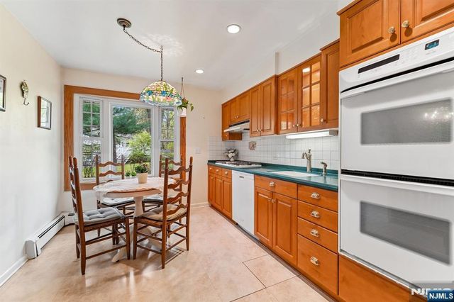 26 Burns Place, Cresskill, NJ 07626