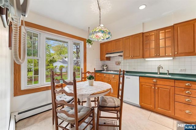 26 Burns Place, Cresskill, NJ 07626