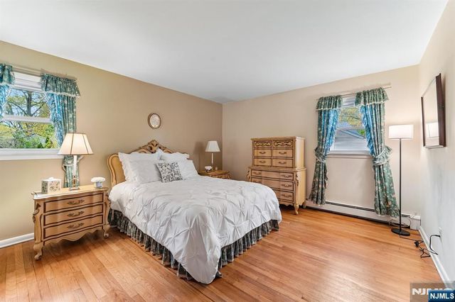 26 Burns Place, Cresskill, NJ 07626