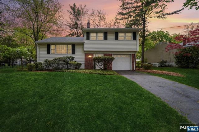 26 Burns Place, Cresskill, NJ 07626