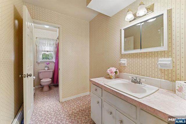 26 Burns Place, Cresskill, NJ 07626