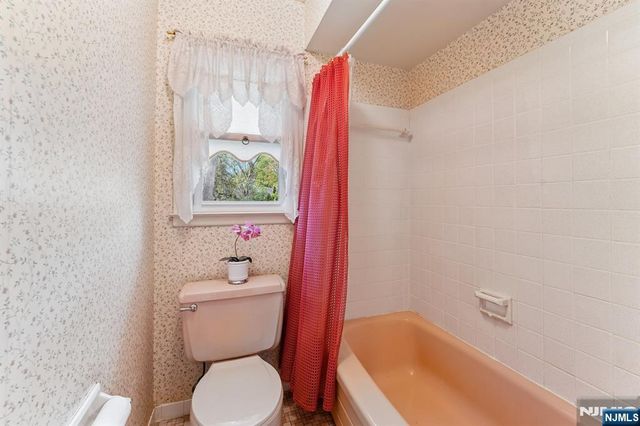 26 Burns Place, Cresskill, NJ 07626