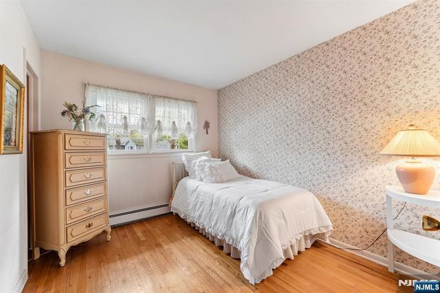 26 Burns Place, Cresskill, NJ 07626