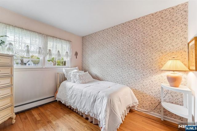 26 Burns Place, Cresskill, NJ 07626