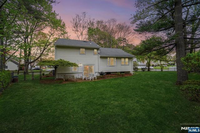 26 Burns Place, Cresskill, NJ 07626