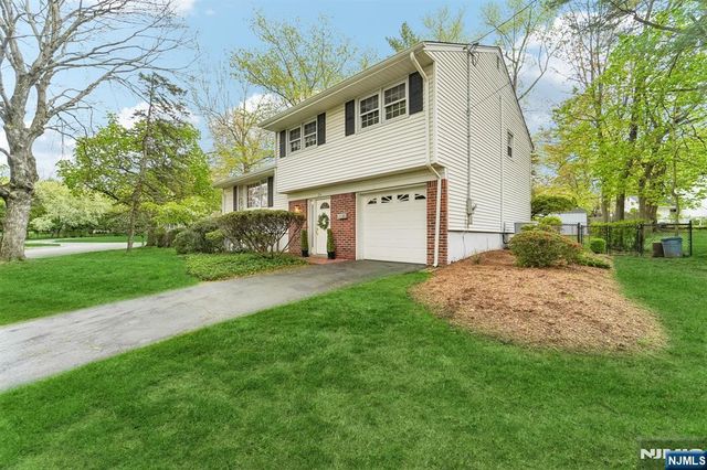 26 Burns Place, Cresskill, NJ 07626