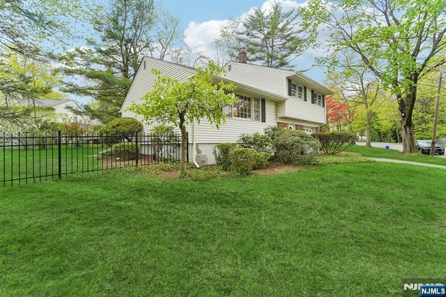 26 Burns Place, Cresskill, NJ 07626