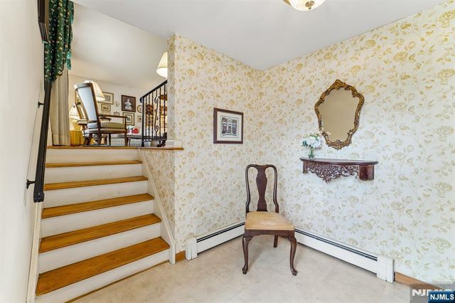 26 Burns Place, Cresskill, NJ 07626