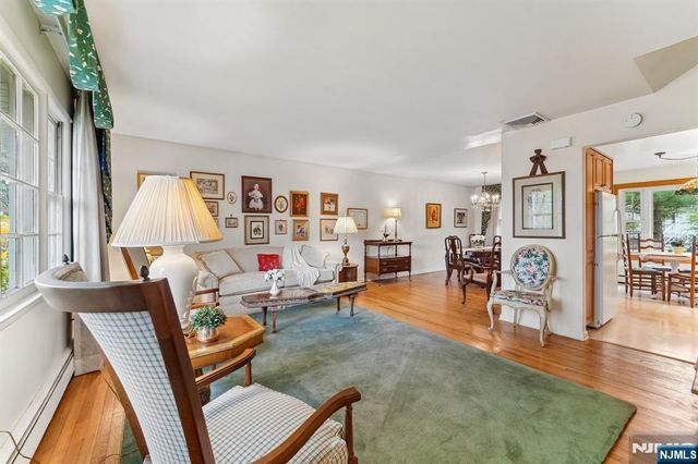 26 Burns Place, Cresskill, NJ 07626