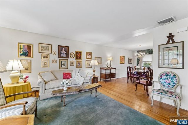 26 Burns Place, Cresskill, NJ 07626