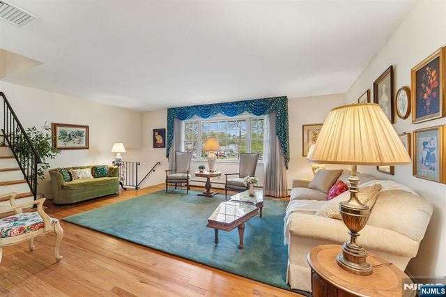 26 Burns Place, Cresskill, NJ 07626