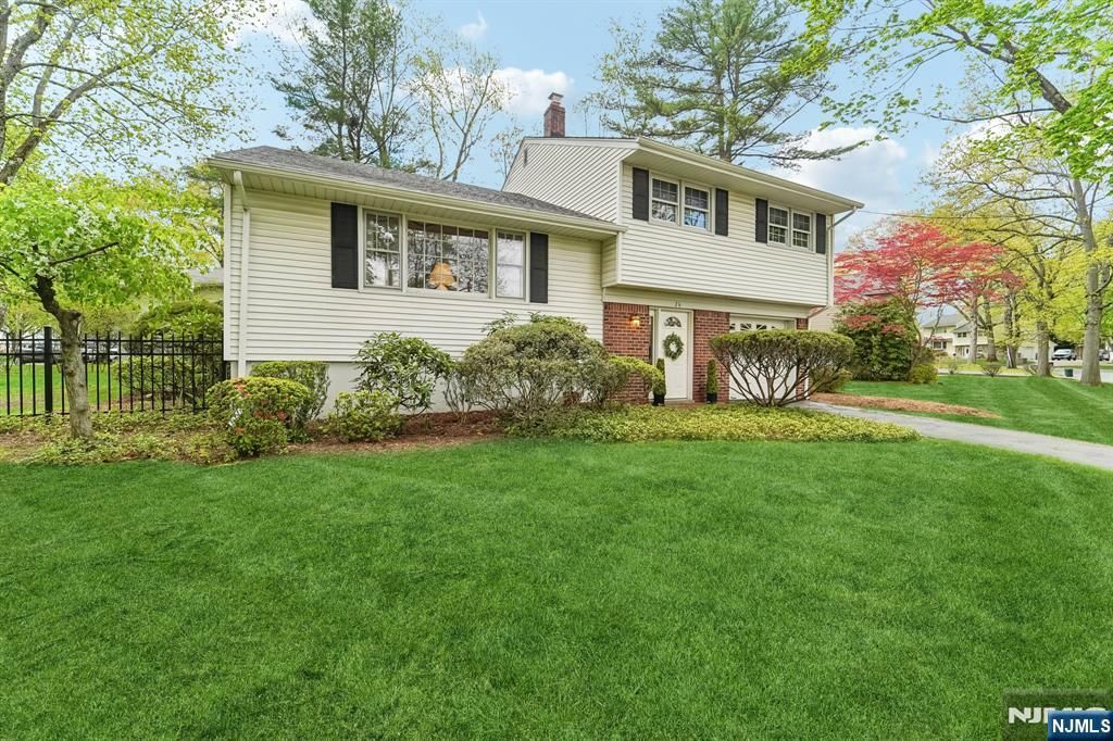 26 Burns Place, Cresskill, NJ 07626