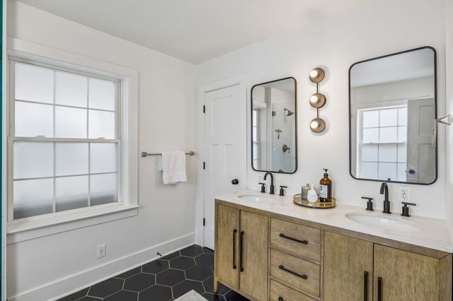 1015 Iverson Ave, Nashville, TN 37216