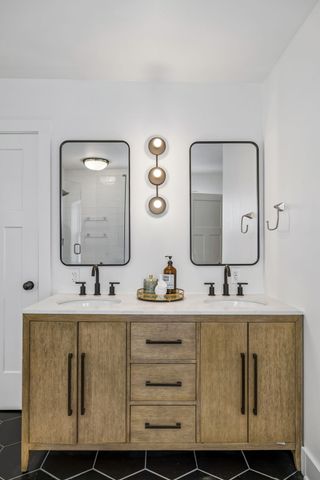 1015 Iverson Ave, Nashville, TN 37216