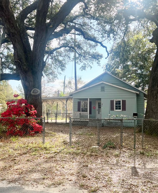 708 Francis Street, Walterboro, SC 29488
