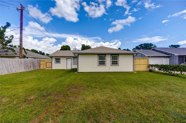 5317 Crestmont Street, Baytown, TX 77521
