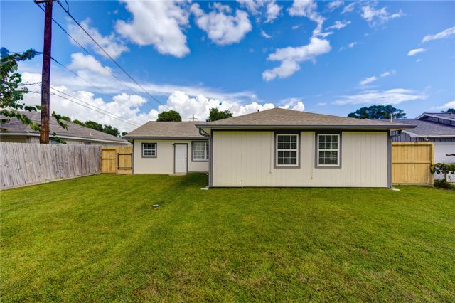 5317 Crestmont Street, Baytown, TX 77521