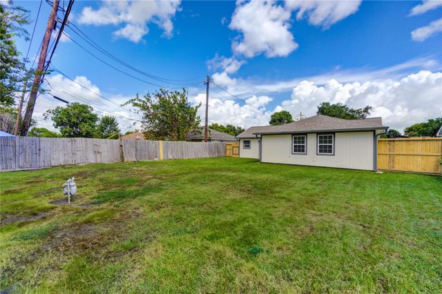 5317 Crestmont Street, Baytown, TX 77521