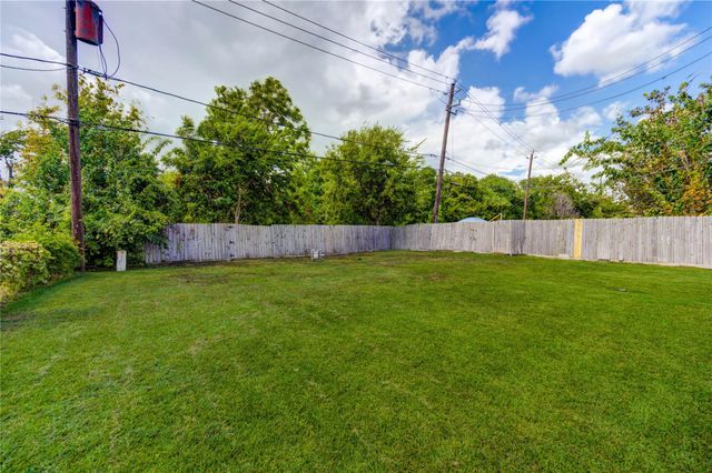 5317 Crestmont Street, Baytown, TX 77521