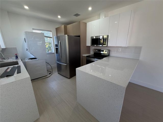 1045 SW 8th Ave 1045, Miami, FL 33130