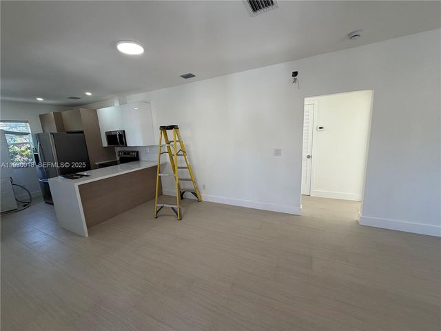 1045 SW 8th Ave 1045, Miami, FL 33130