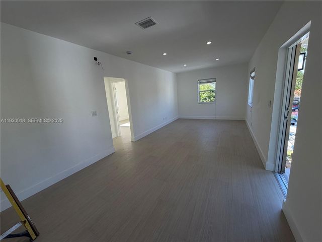 1045 SW 8th Ave 1045, Miami, FL 33130