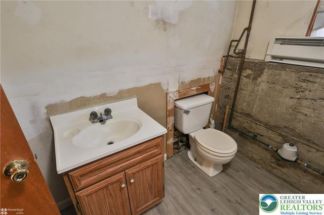 305 Carbon Street, Palmer Twp, PA 18045