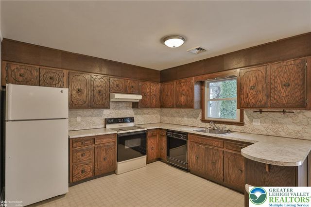 305 Carbon Street, Palmer Twp, PA 18045