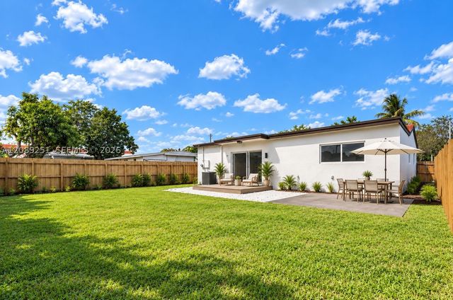 40 SE 3rd Ter, Dania Beach, FL 33004