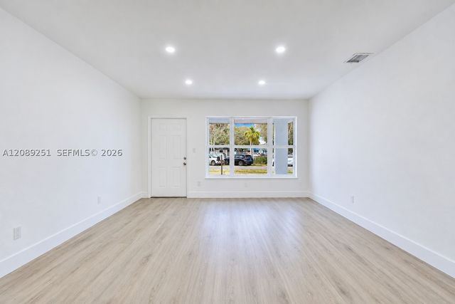 40 SE 3rd Ter, Dania Beach, FL 33004