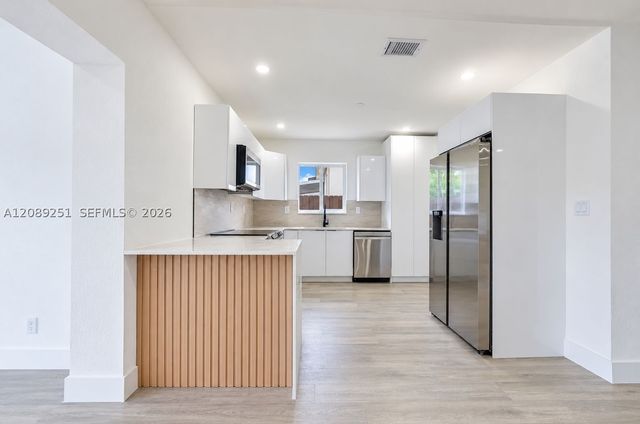 40 SE 3rd Ter, Dania Beach, FL 33004